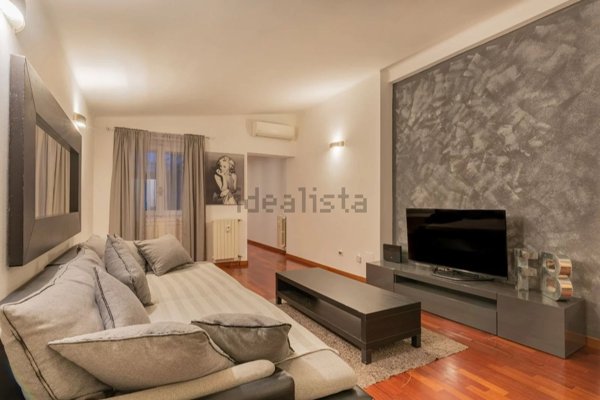 appartamento in vendita a Milano in zona Porta Nuova