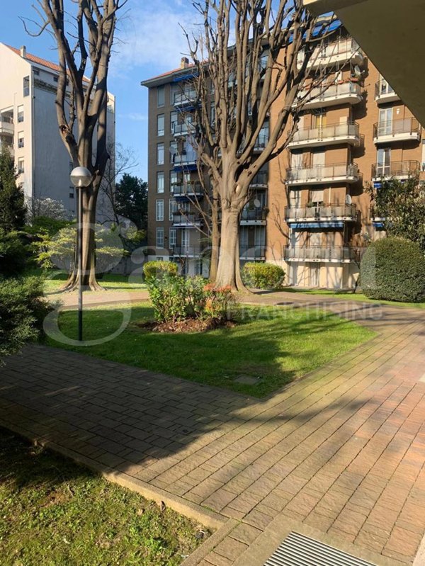 appartamento in vendita a Milano in zona Famagosta