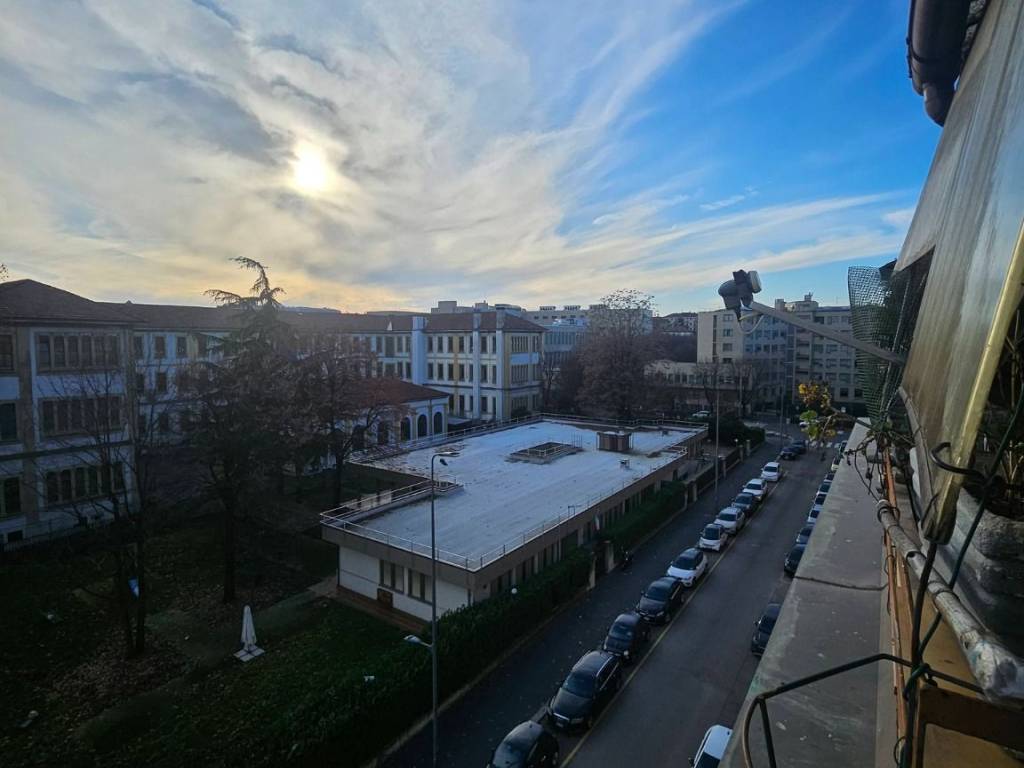 appartamento in vendita a Milano in zona Bocconi