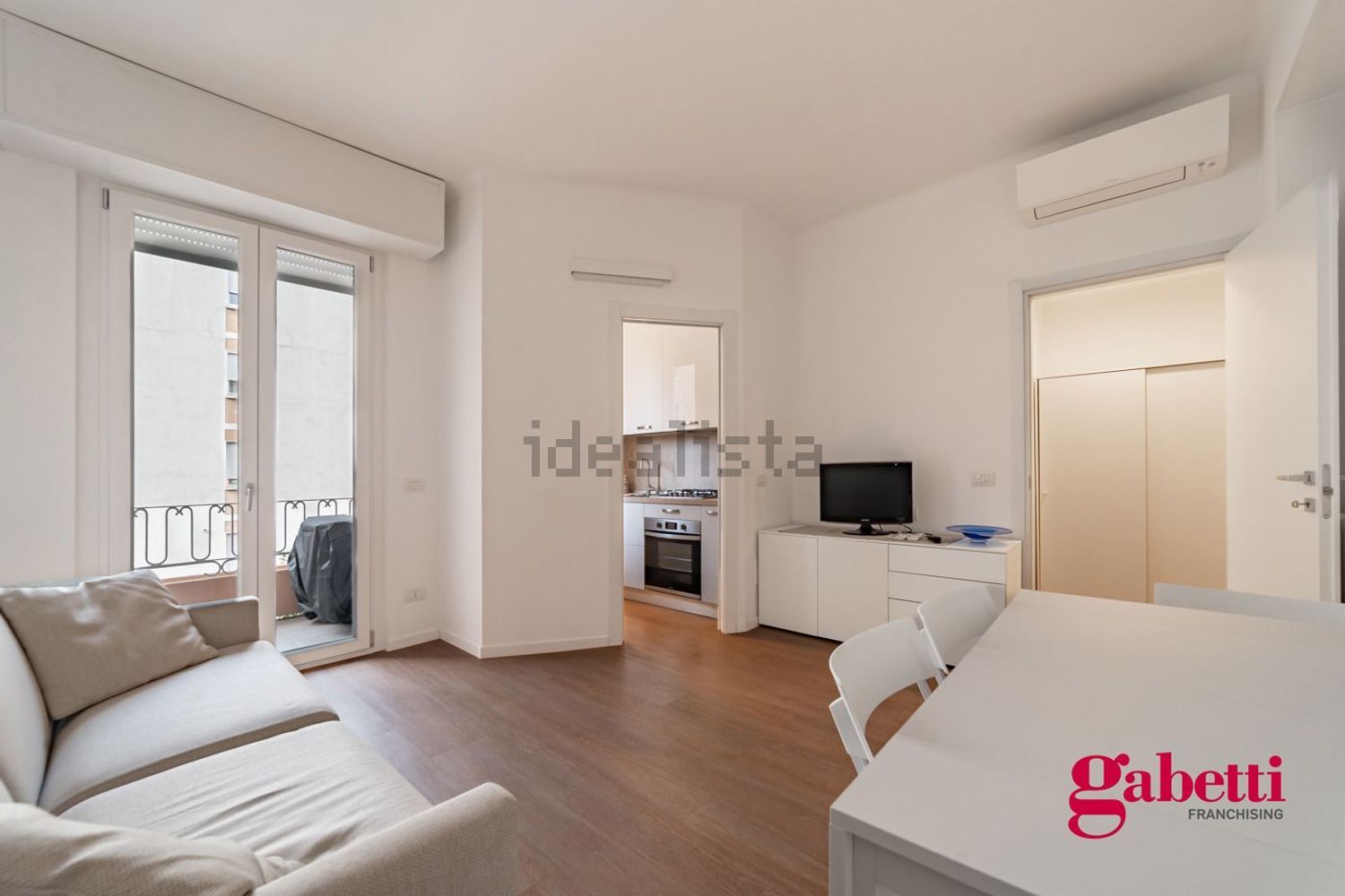 appartamento in vendita a Milano in zona Porta Genova