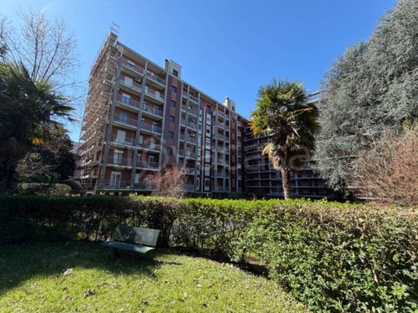 appartamento in vendita a Milano in zona Adriano