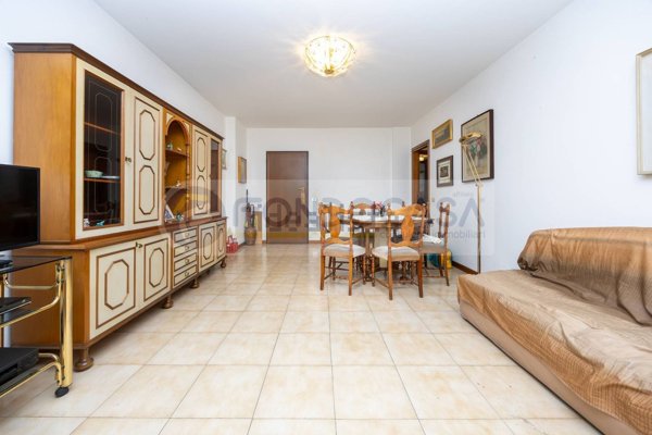 appartamento in vendita a Milano in zona Adriano