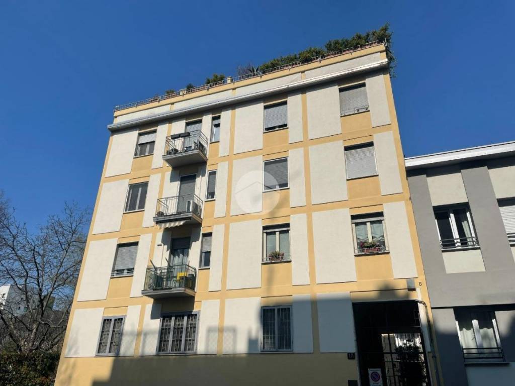 appartamento in vendita a Milano in zona Lorenteggio
