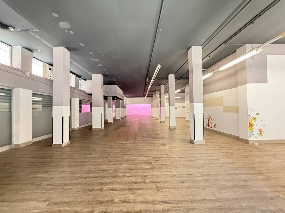 locale commerciale in vendita a Milano in zona Centro Storico