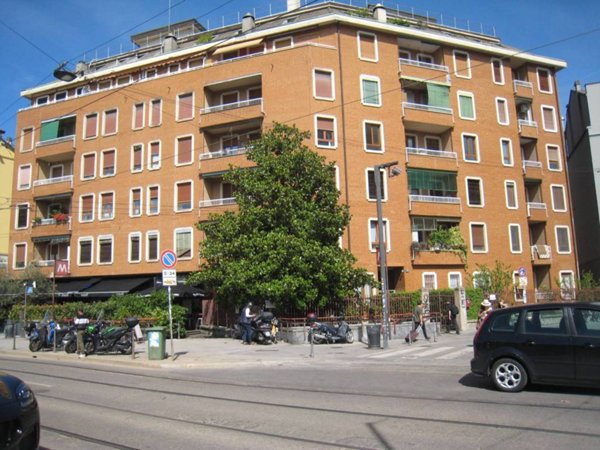 appartamento in vendita a Milano in zona Porta Genova