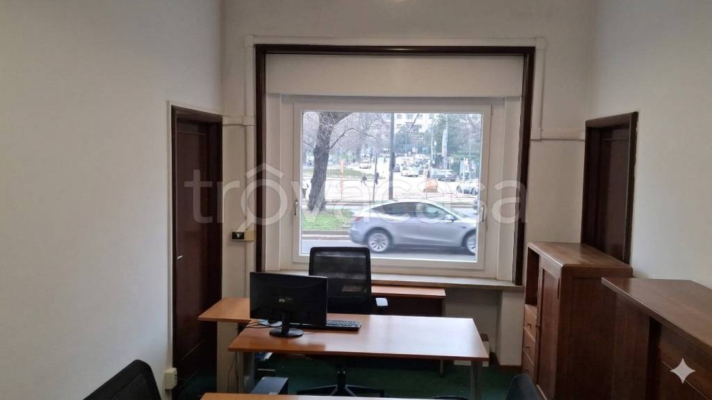 ufficio in vendita a Milano in zona Porta Nuova