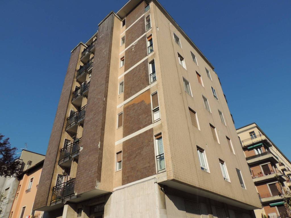 ufficio in vendita a Milano in zona Porta Vittoria