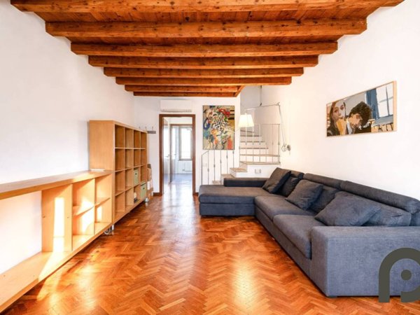 appartamento in vendita a Milano in zona Guastalla