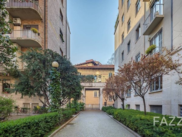 appartamento in vendita a Milano in zona Guastalla
