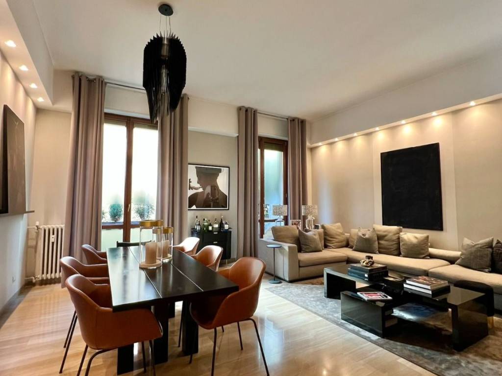 appartamento in vendita a Milano in zona Sant'Ambrogio