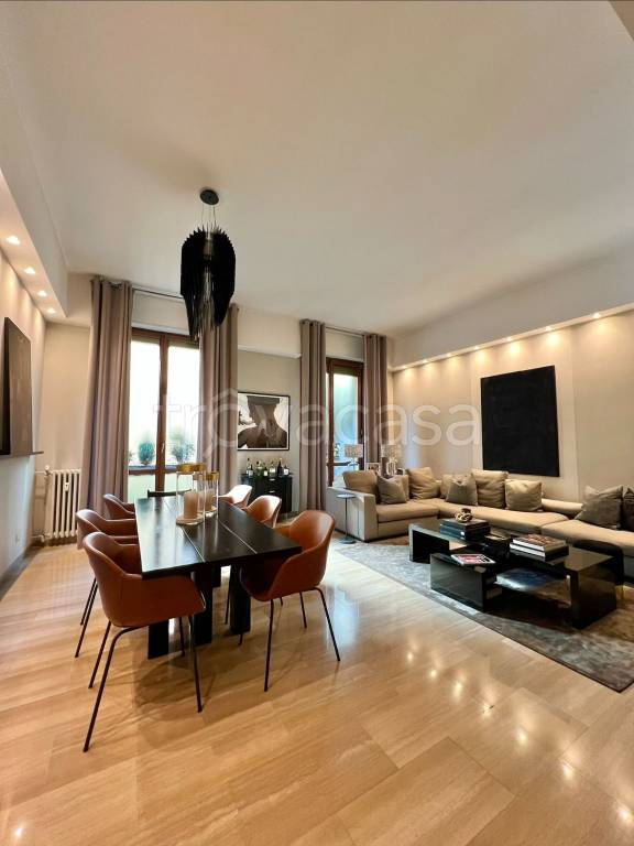 appartamento in vendita a Milano in zona Sant'Ambrogio