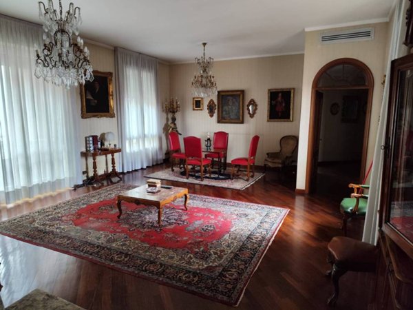 appartamento in vendita a Milano in zona Centro Direzionale