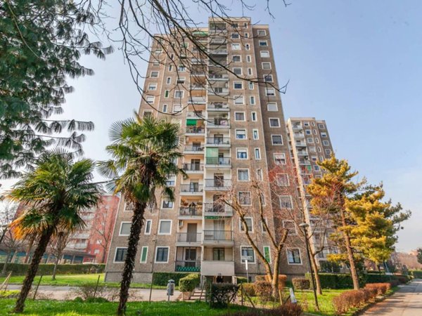 appartamento in vendita a Milano in zona Gallaratese