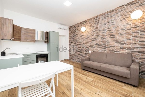 appartamento in vendita a Milano in zona Lorenteggio