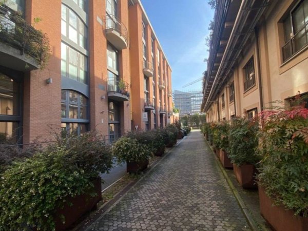 ufficio in vendita a Milano in zona Vigentino