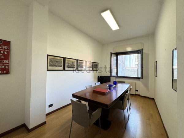 appartamento in vendita a Milano in zona Guastalla