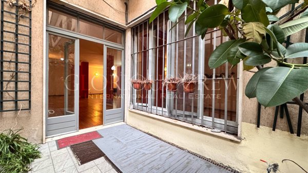 ufficio in vendita a Milano in zona Porta Genova