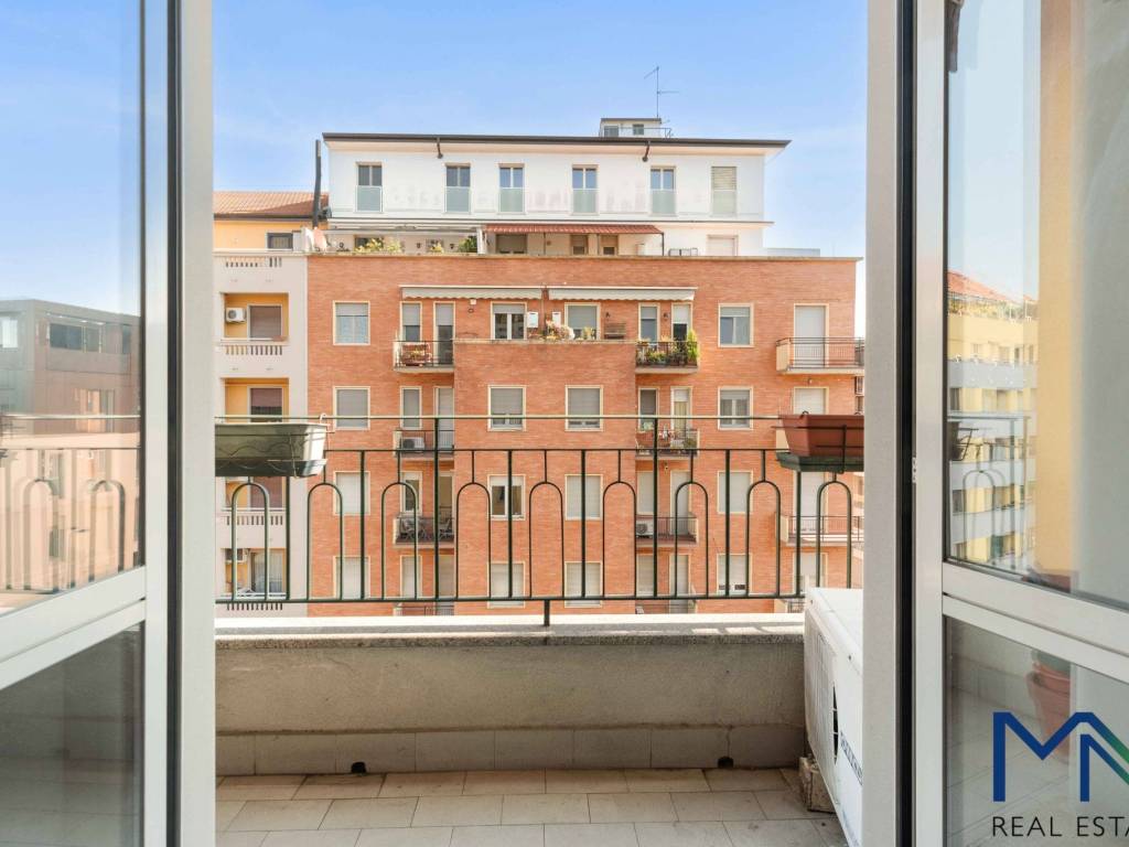 appartamento in vendita a Milano in zona Bocconi