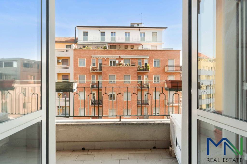 appartamento in vendita a Milano in zona Porta Genova