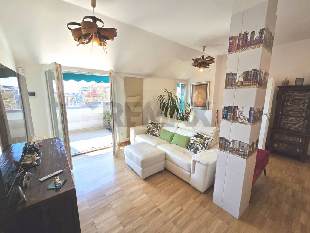 appartamento in vendita a Milano in zona Sempione