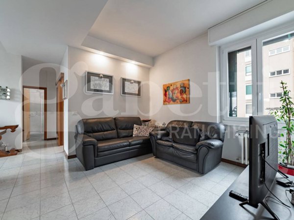 appartamento in vendita a Milano in zona Restocco Maroni