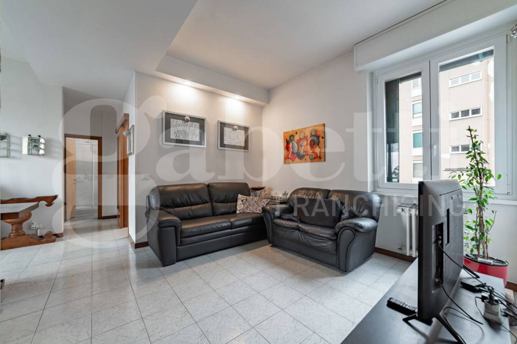 appartamento in vendita a Milano in zona Restocco Maroni