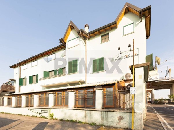 casa indipendente in vendita a Milano in zona Ortica