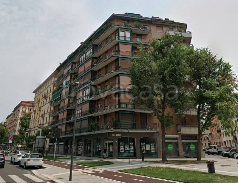 negozio in vendita a Milano in zona Solari