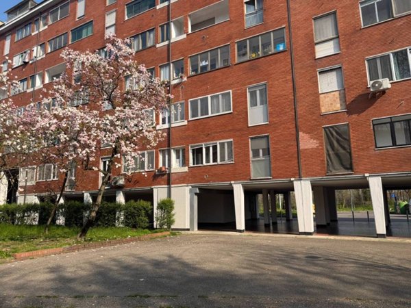 appartamento in vendita a Milano in zona Famagosta