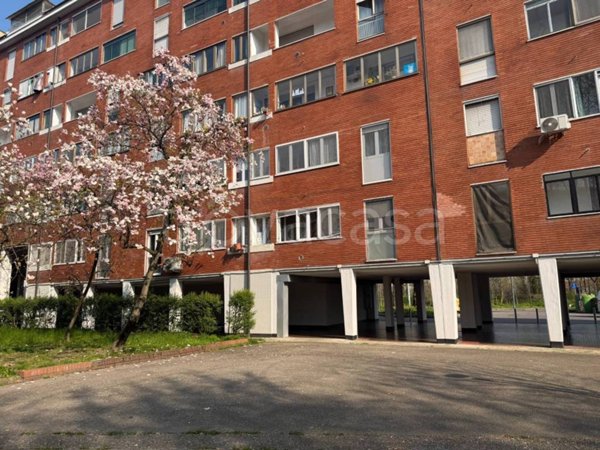 appartamento in vendita a Milano in zona Famagosta