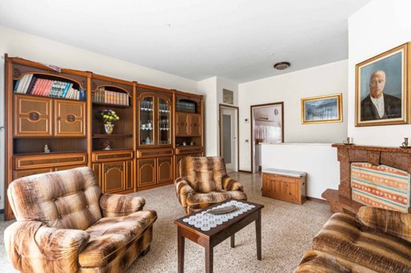 appartamento in vendita a Milano in zona Famagosta