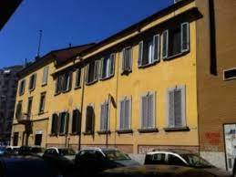 locale commerciale in vendita a Milano in zona Corvetto