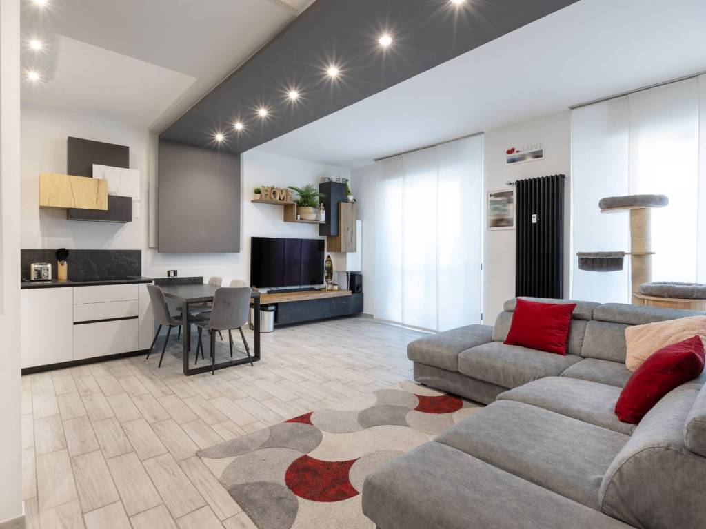 appartamento in vendita a Milano in zona Forze Armate