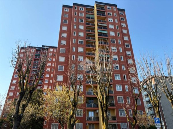 appartamento in vendita a Milano in zona Gallaratese