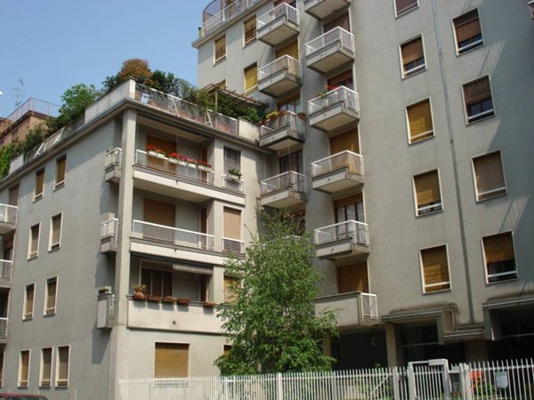 appartamento in vendita a Milano in zona Piazzale Lodi