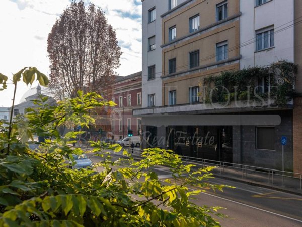 appartamento in vendita a Milano in zona Guastalla