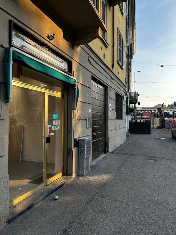 locale commerciale in vendita a Milano in zona Bocconi