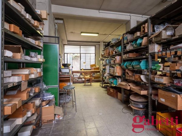 negozio in vendita a Milano in zona Crescenzago