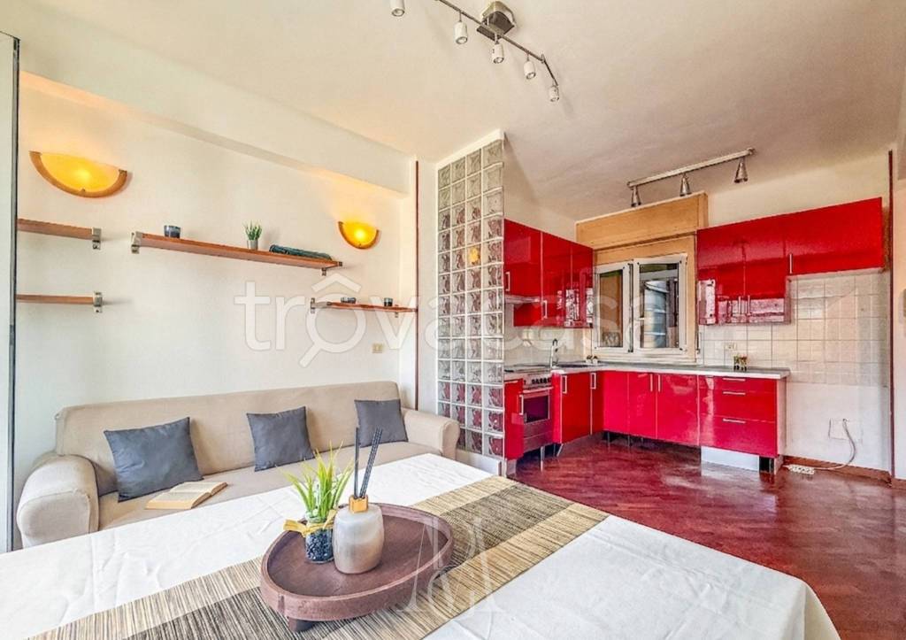 appartamento in vendita a Milano in zona QT8