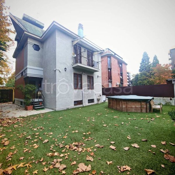 casa indipendente in vendita a Milano in zona Baggio