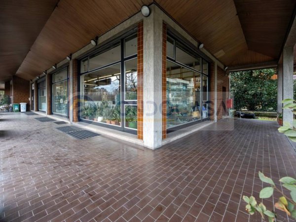 negozio in vendita a Milano in zona Adriano