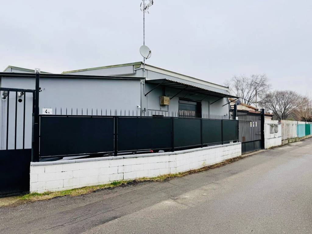 appartamento in vendita a Milano in zona Baggio