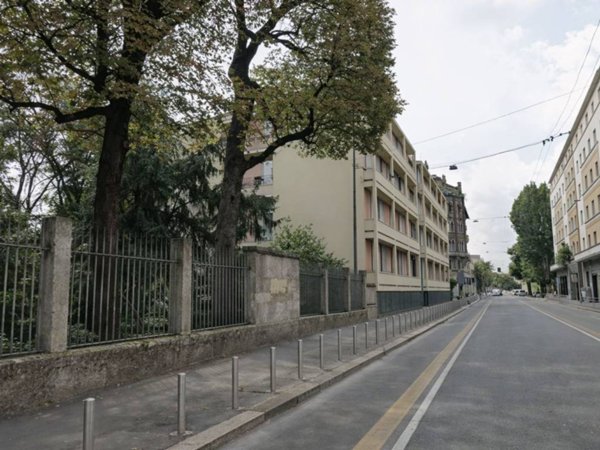 ufficio in vendita a Milano in zona Guastalla