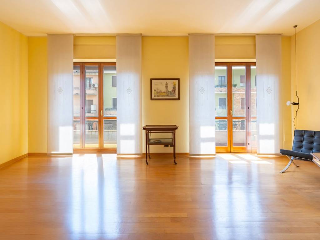 appartamento in vendita a Milano in zona Guastalla