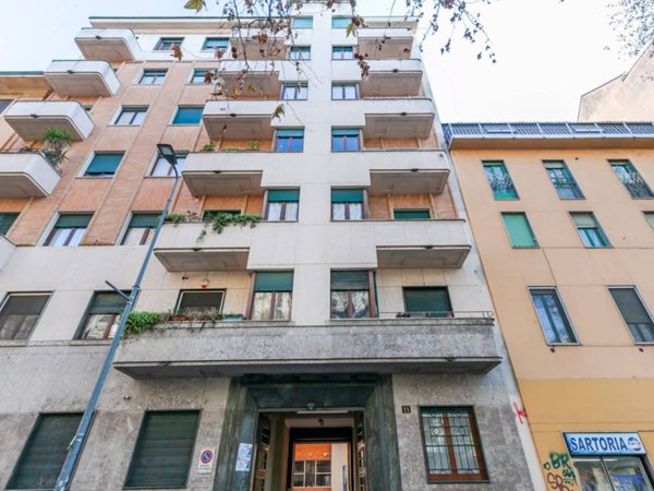 appartamento in vendita a Milano in zona Lorenteggio
