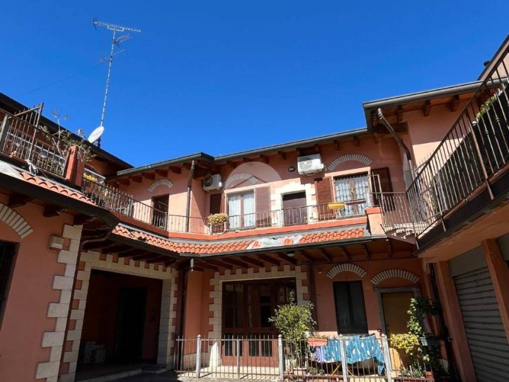 appartamento in vendita a Milano in zona Baggio