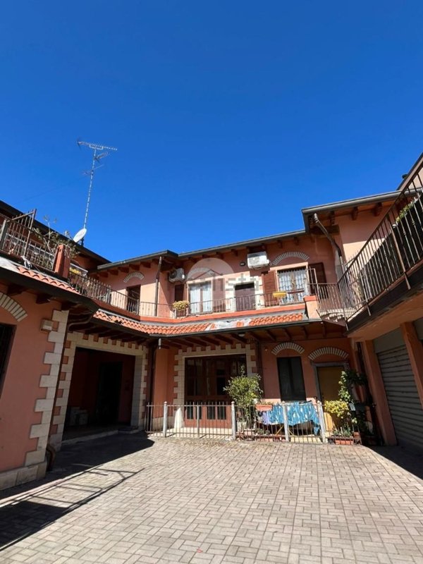 appartamento in vendita a Milano in zona Baggio