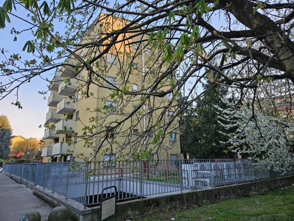 appartamento in vendita a Milano in zona Quarto Oggiaro
