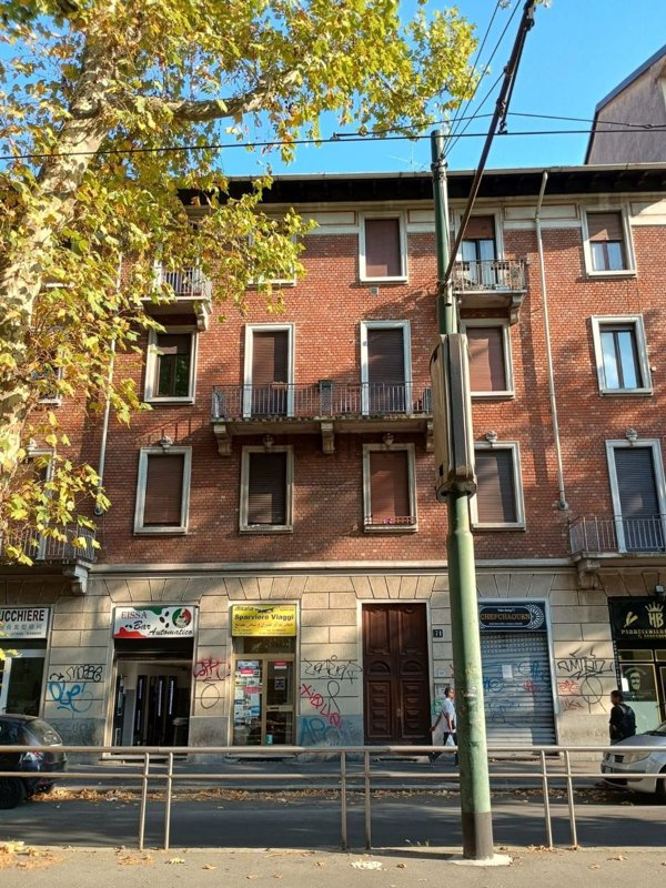 appartamento in vendita a Milano in zona Lorenteggio