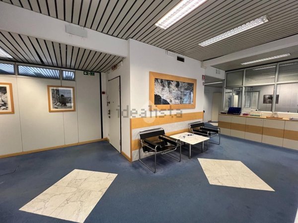 ufficio in vendita a Milano in zona Gallaratese